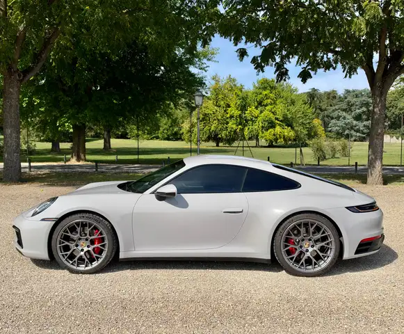 Porsche 911 view 2