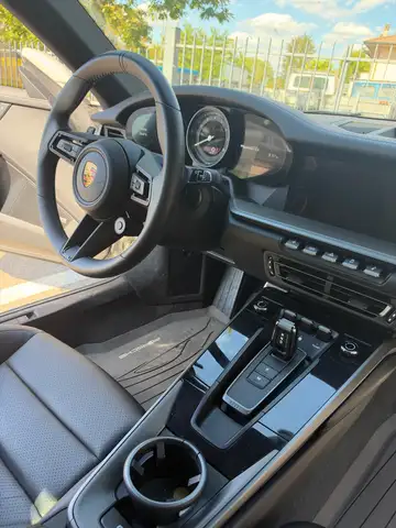 Porsche 911 view 17