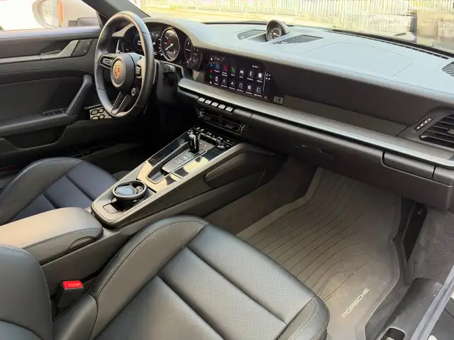 Porsche 911 view 15