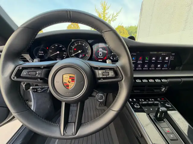 Porsche 911 view 9