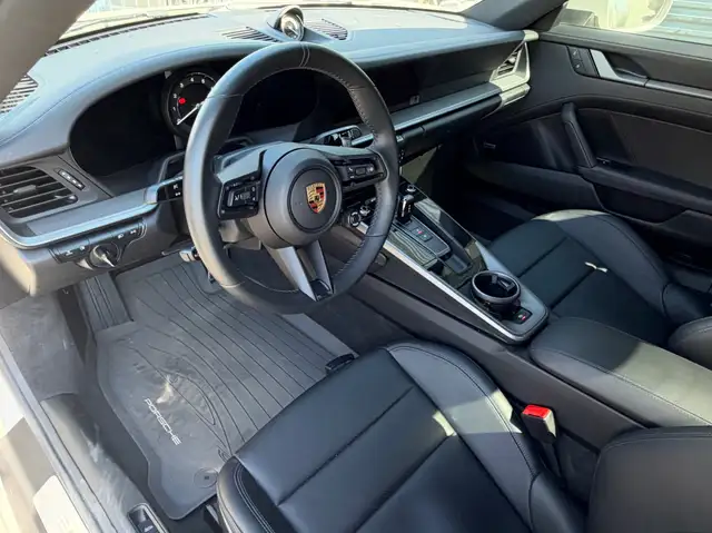 Porsche 911 view 16