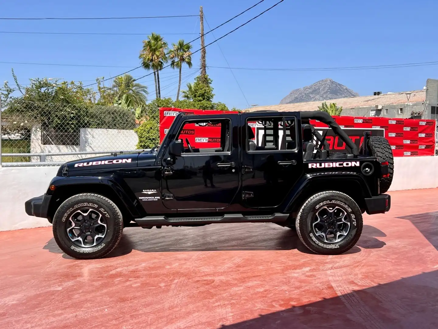 Jeep Wrangler Unlimited 3.8 V6 Sahara Aut. Noir - 2
