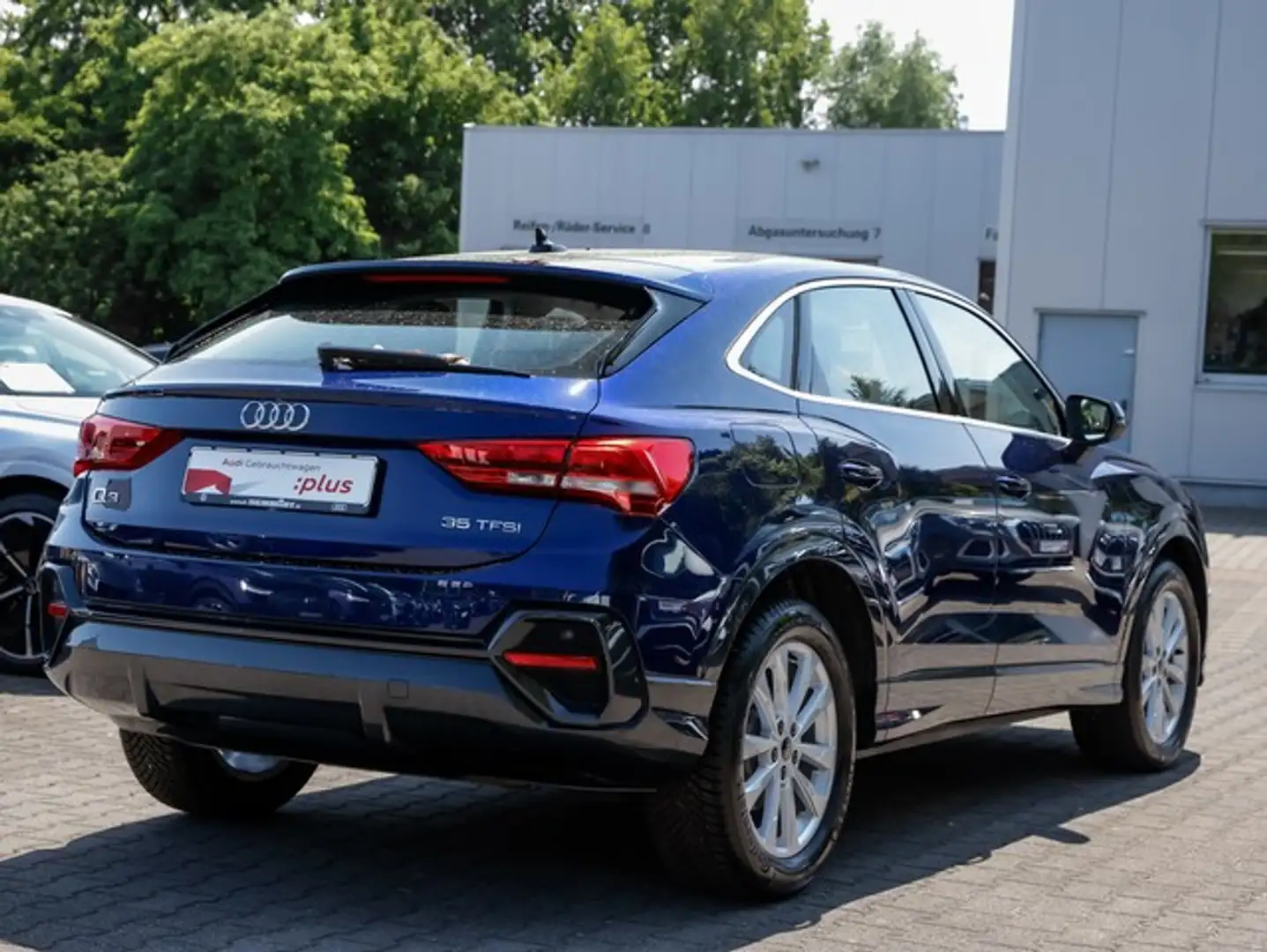 Audi Q3 Sportback 35 TFSI AHK Navi+ GJR Sportsitze Blau - 2