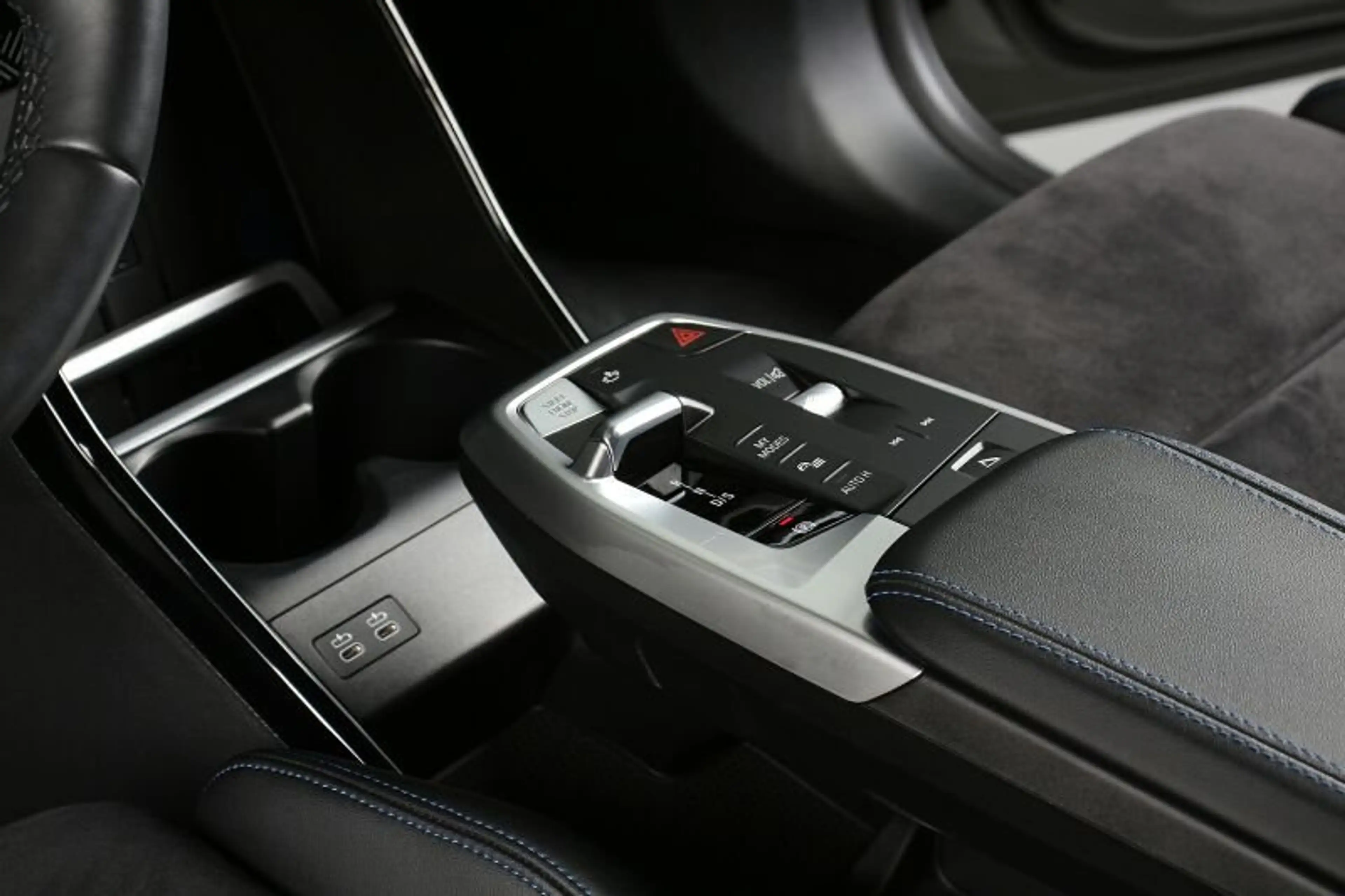 BMW 223 i xDr Active Tourer M Sportpaket AHK Pano H&K — photo 9