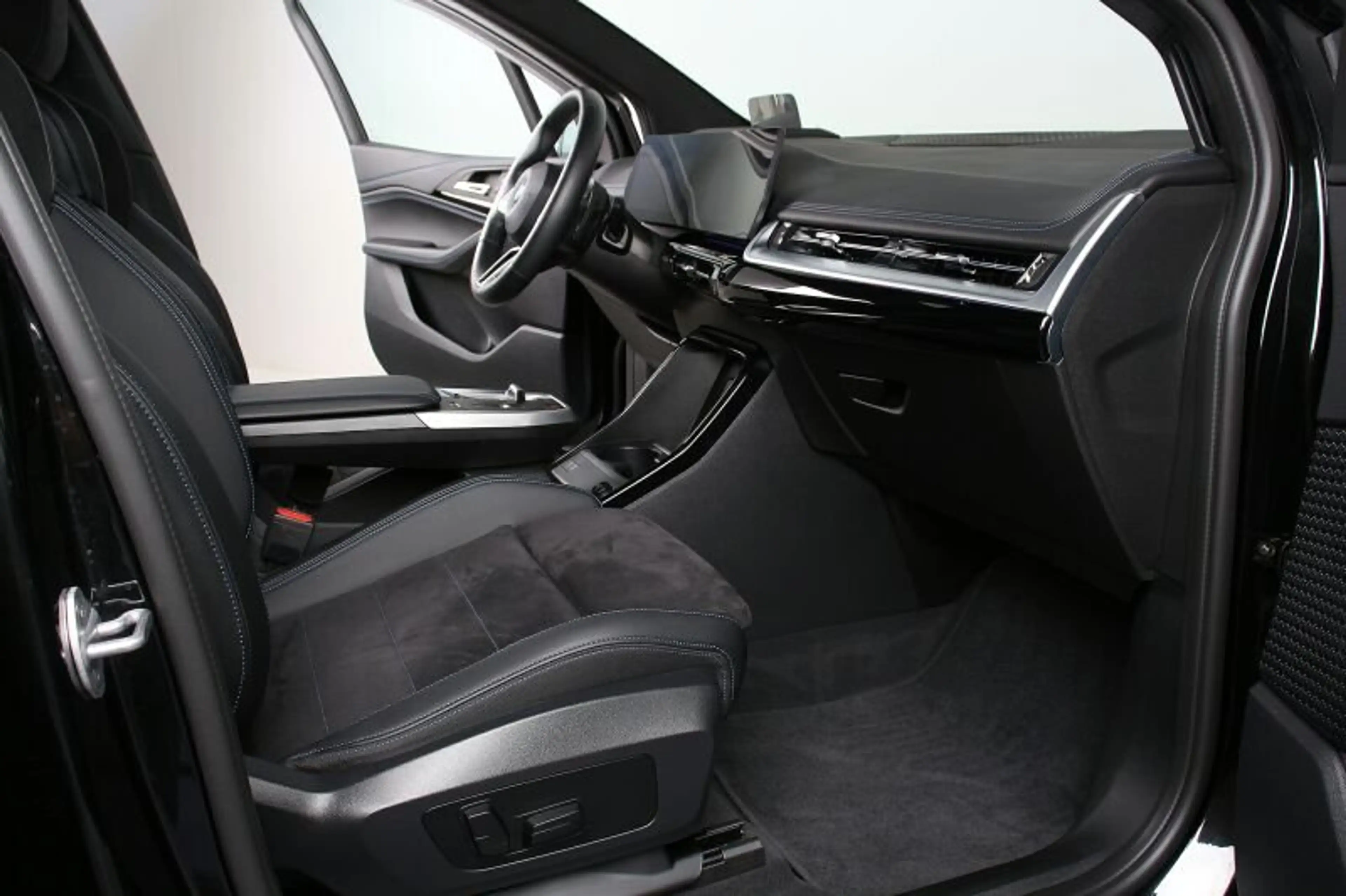 BMW 223 i xDr Active Tourer M Sportpaket AHK Pano H&K — photo 7