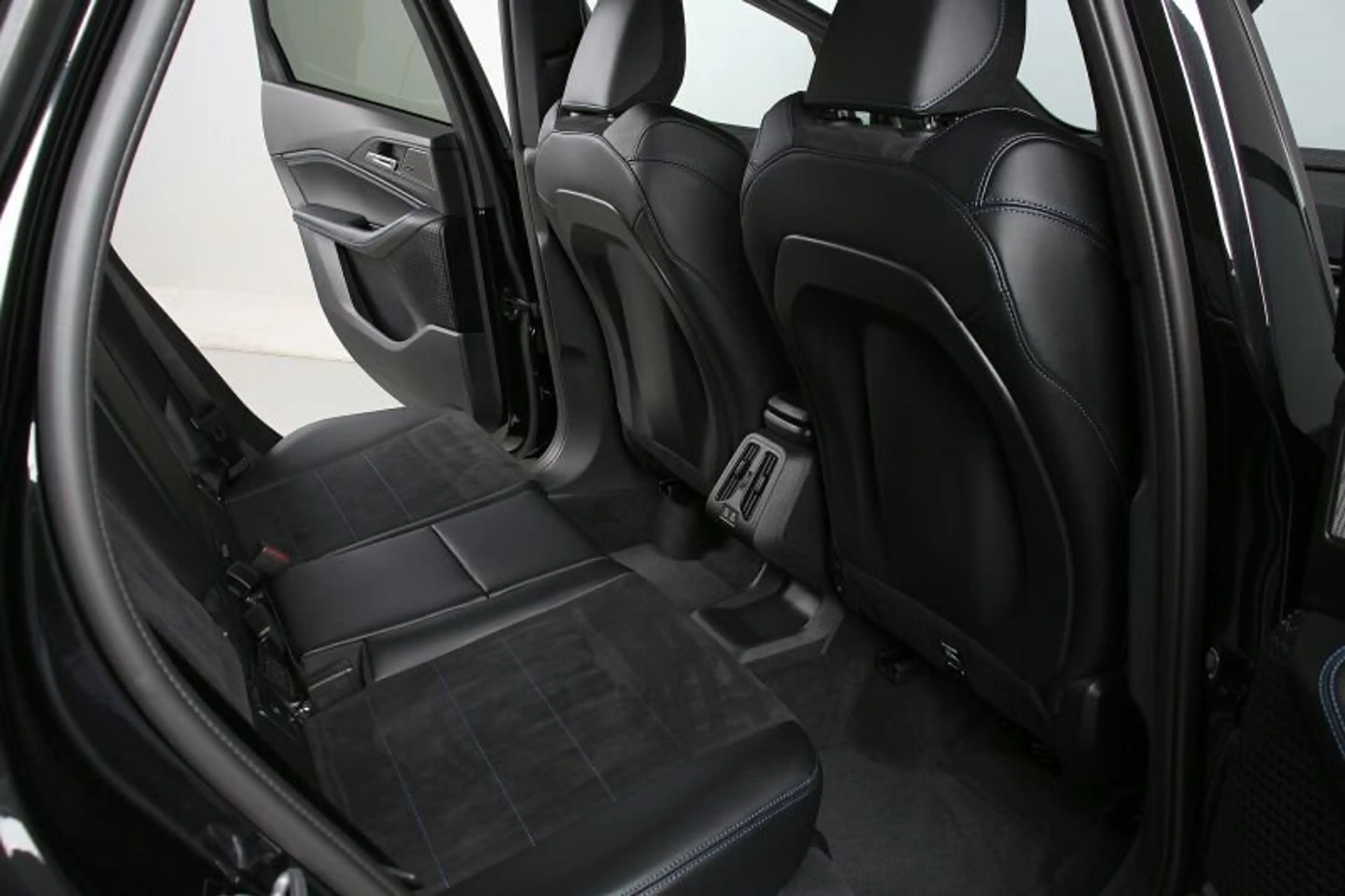 BMW 223 i xDr Active Tourer M Sportpaket AHK Pano H&K — photo 8