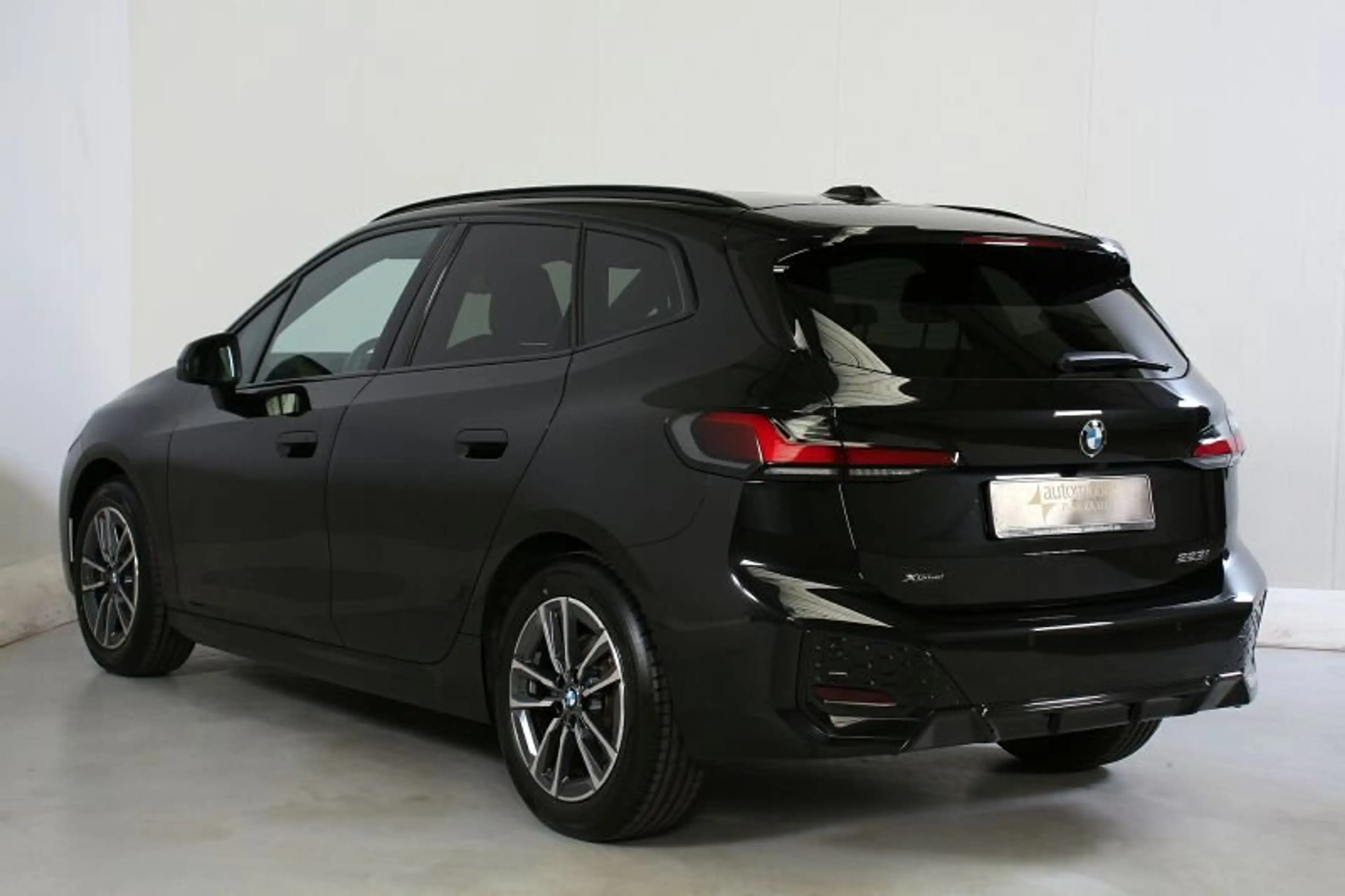 BMW 223 i xDr Active Tourer M Sportpaket AHK Pano H&K — photo 4