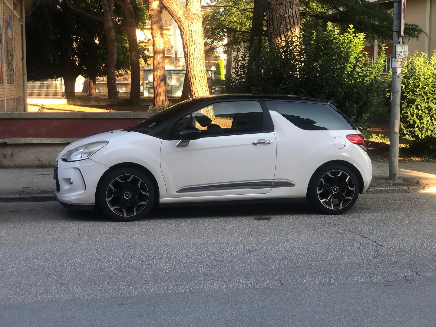 Citroen DS3 DS3 1.6 e-hdi airdream Ultra Prestige 92cv Bianco - 1