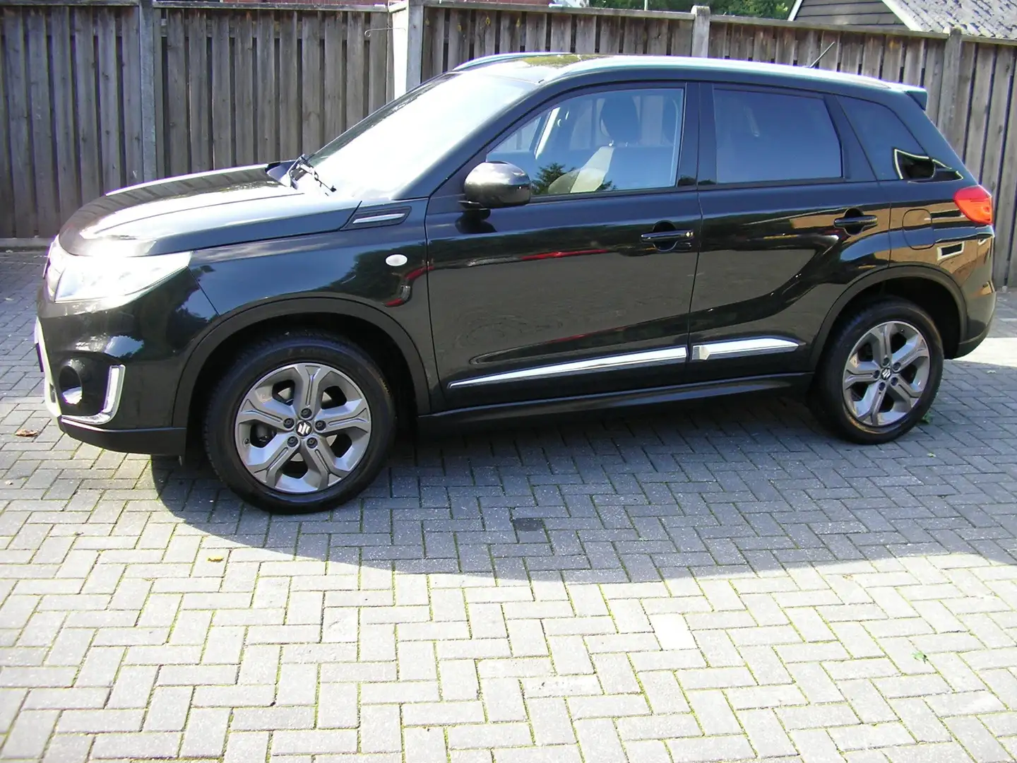 Suzuki Vitara 1.6 Exclusive NAVI CLIMA STOELVER NL-AUTO TOPSTAAT Zwart - 2