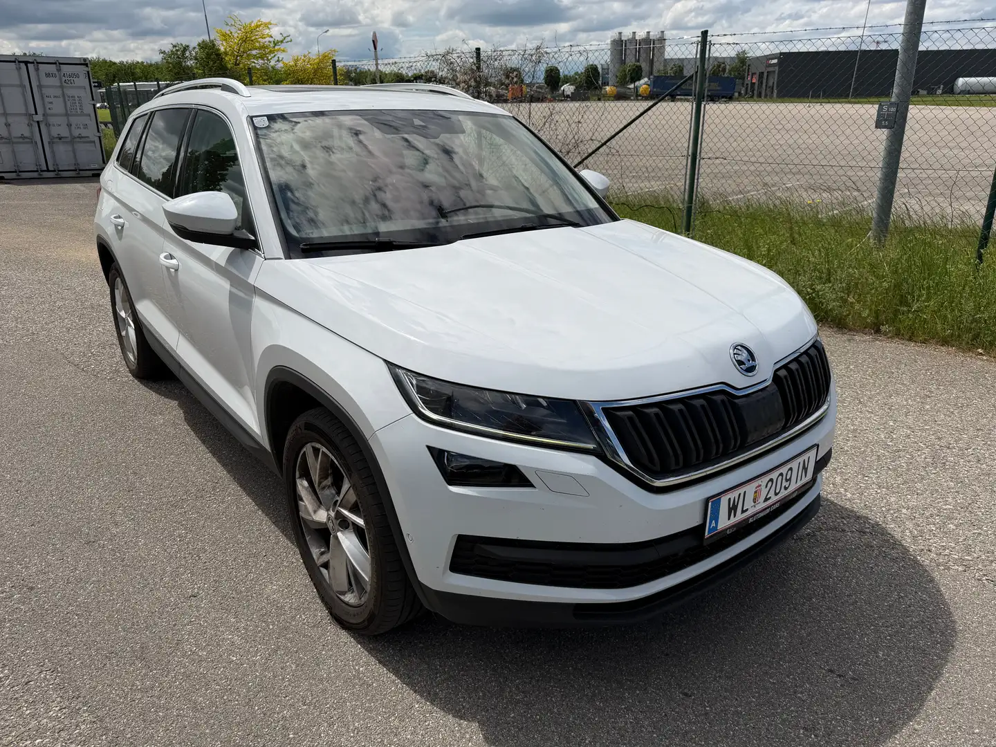 Skoda Kodiaq 2.0 TDI SCR 4x4 Aut. *7-Sitze*Voll*AHK*LED* Weiß - 1