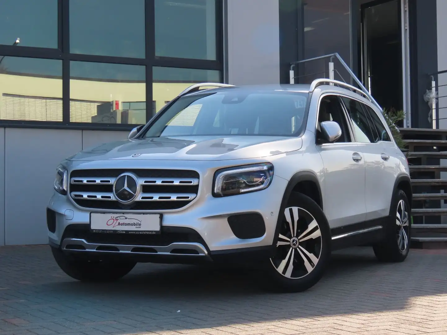 Mercedes-Benz GLB 220 d DCT Leder Navi CarPlay Argintiu - 2