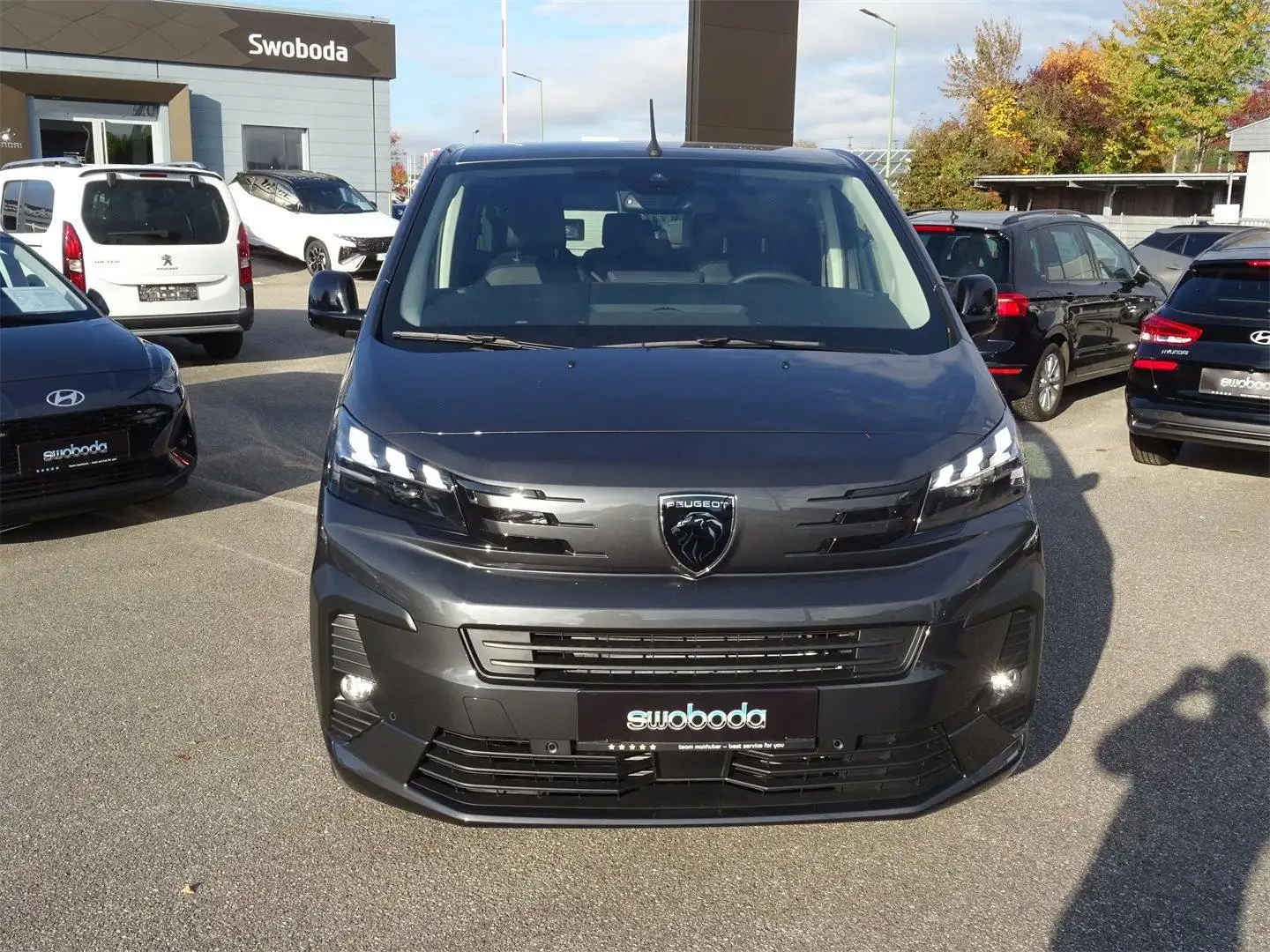 Peugeot Traveller Premium BlueHDi 180 Standard EAT8 Grau - 2