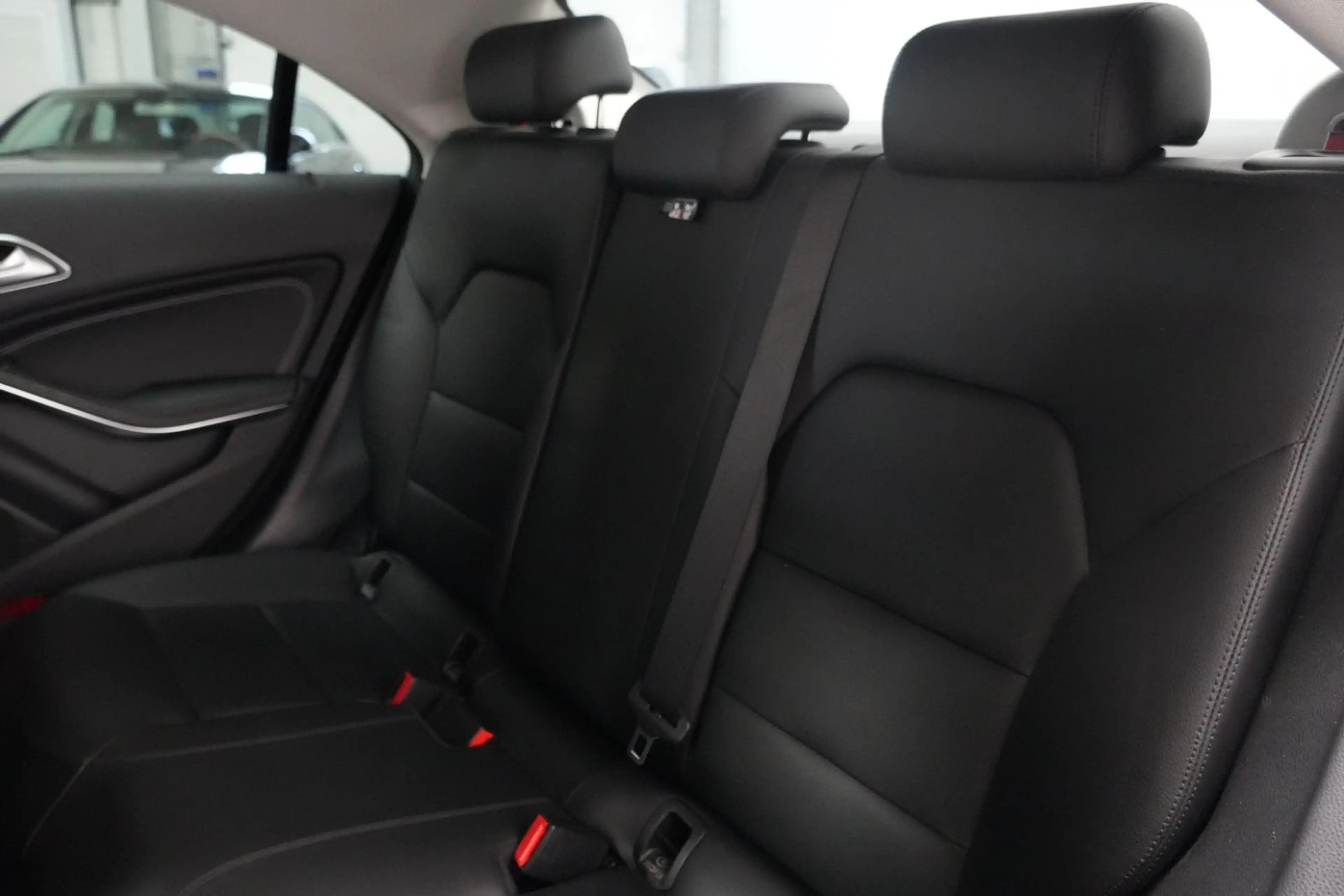 Mercedes-Benz CLA 200 *Bi-Xenon*R-Kam*12 Fach bereift* — photo 15