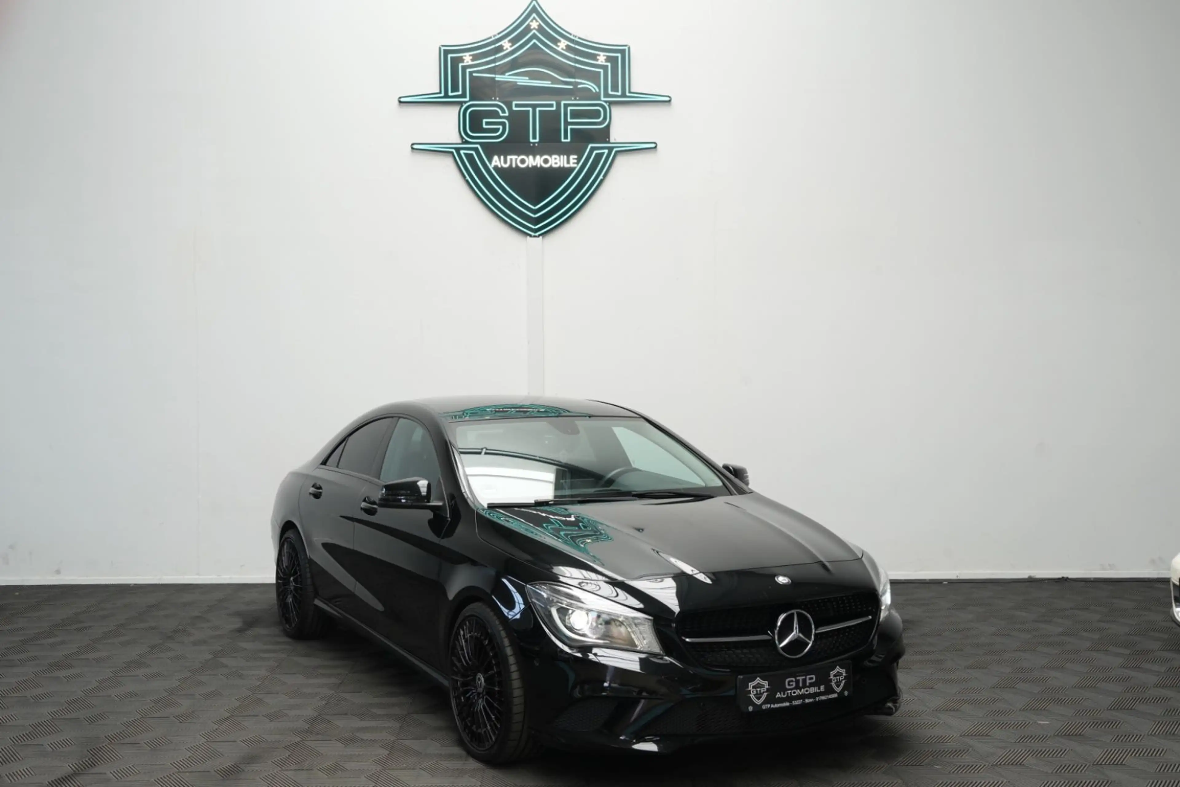 Mercedes-Benz CLA 200 *Bi-Xenon*R-Kam*12 Fach bereift* — photo 2