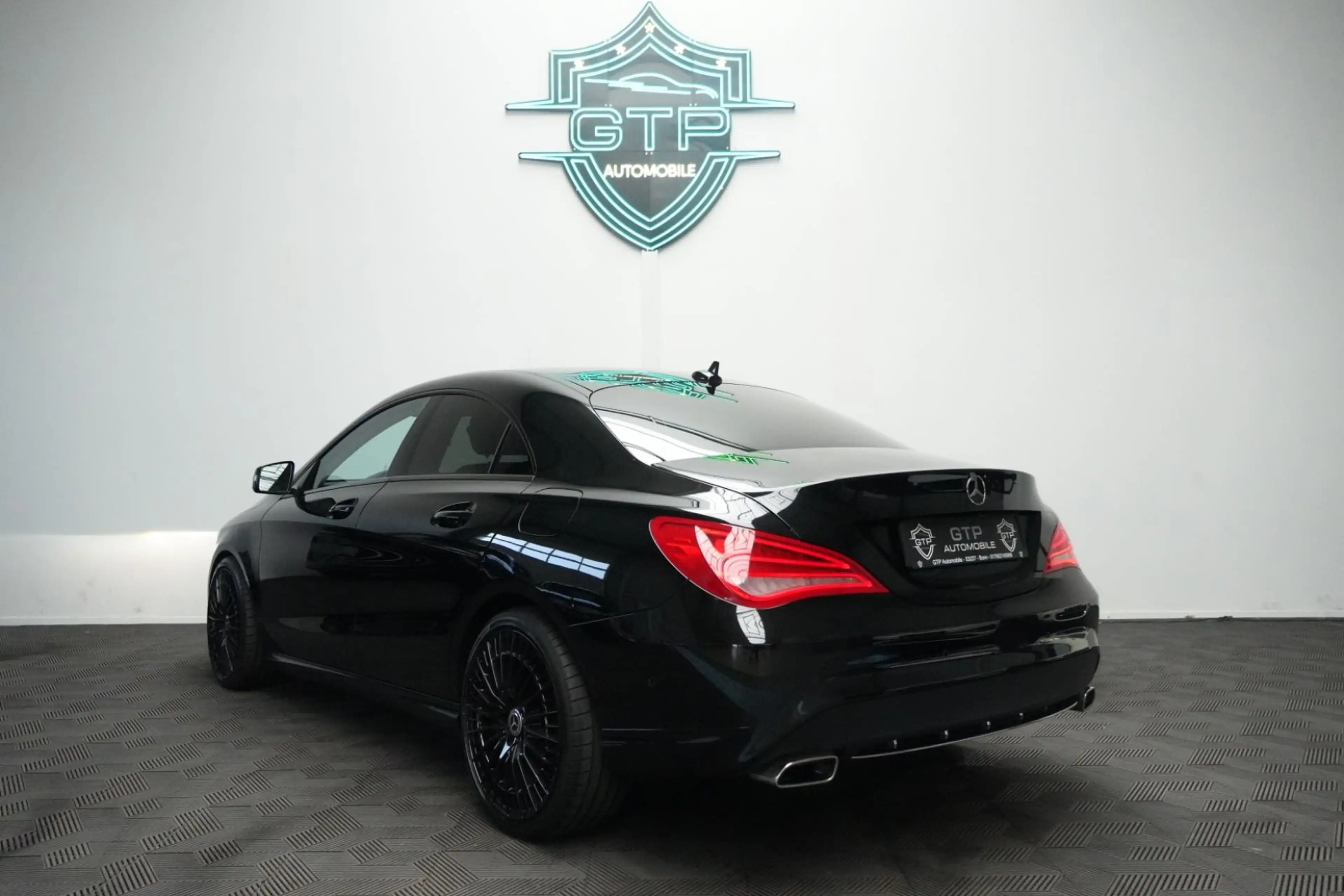 Mercedes-Benz CLA 200 *Bi-Xenon*R-Kam*12 Fach bereift* — photo 9