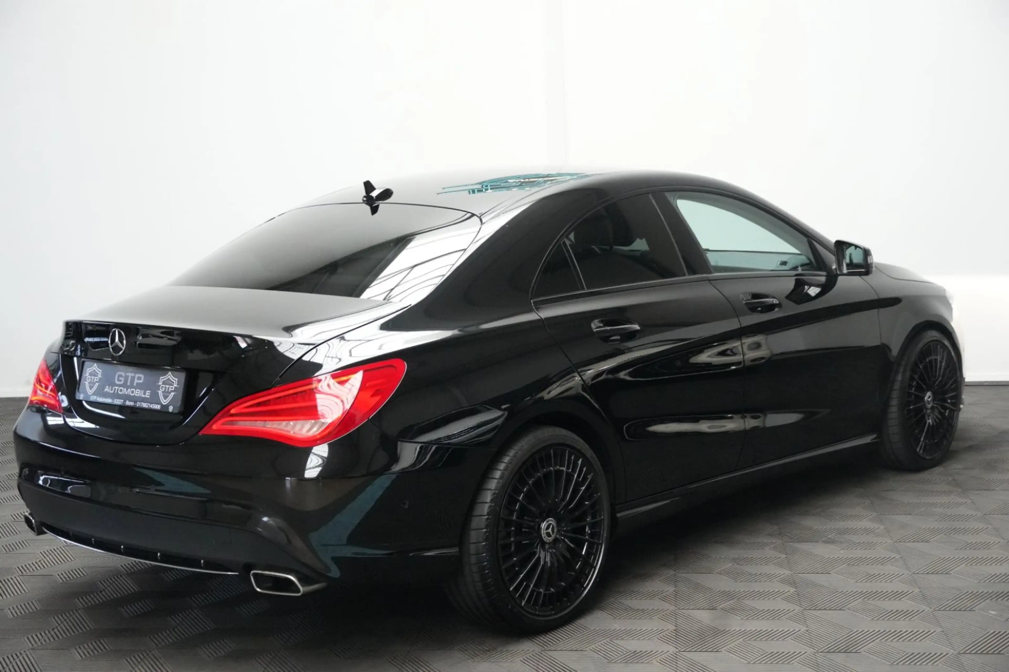 Mercedes-Benz CLA 200 *Bi-Xenon*R-Kam*12 Fach bereift* — photo 7