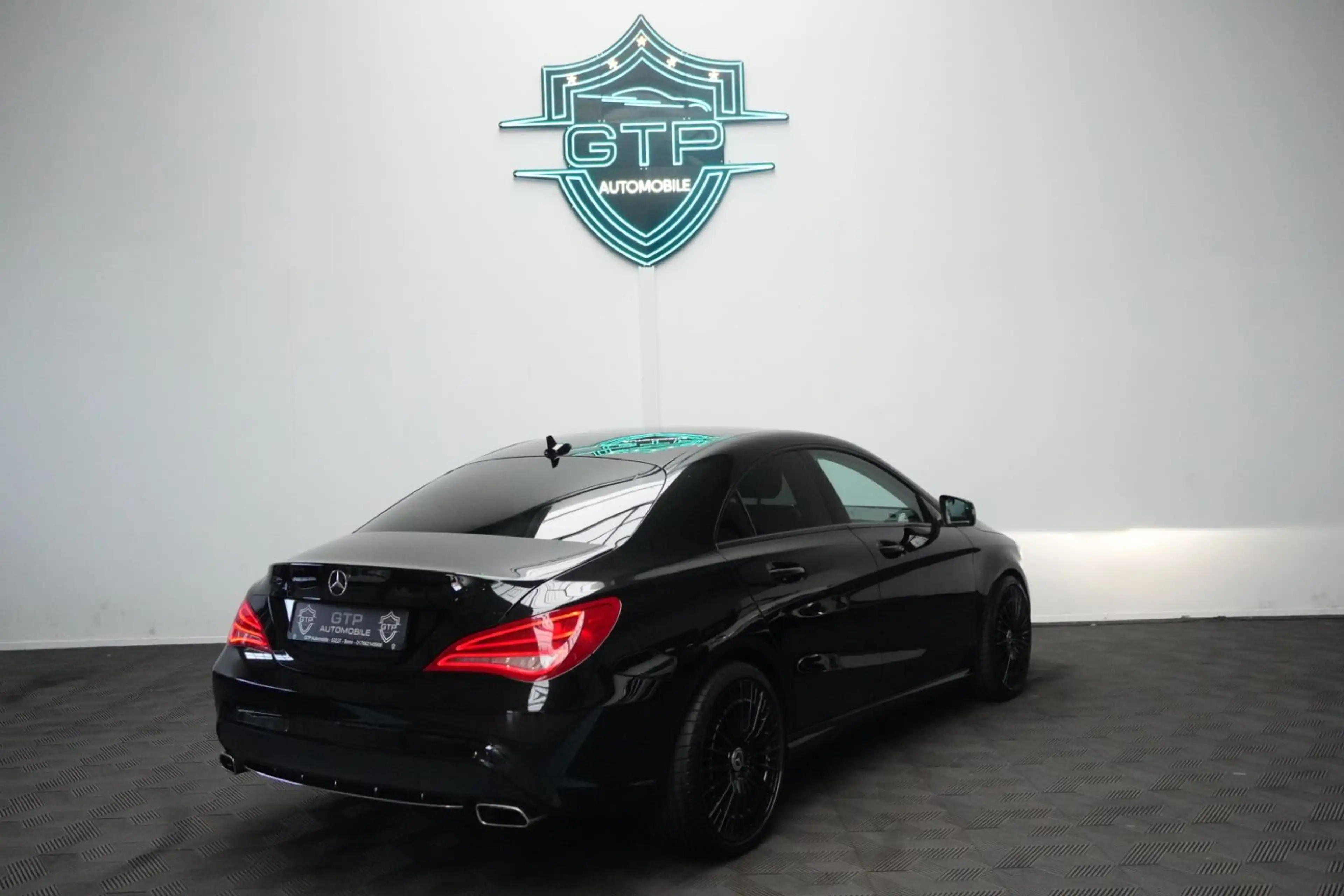Mercedes-Benz CLA 200 *Bi-Xenon*R-Kam*12 Fach bereift* — photo 8