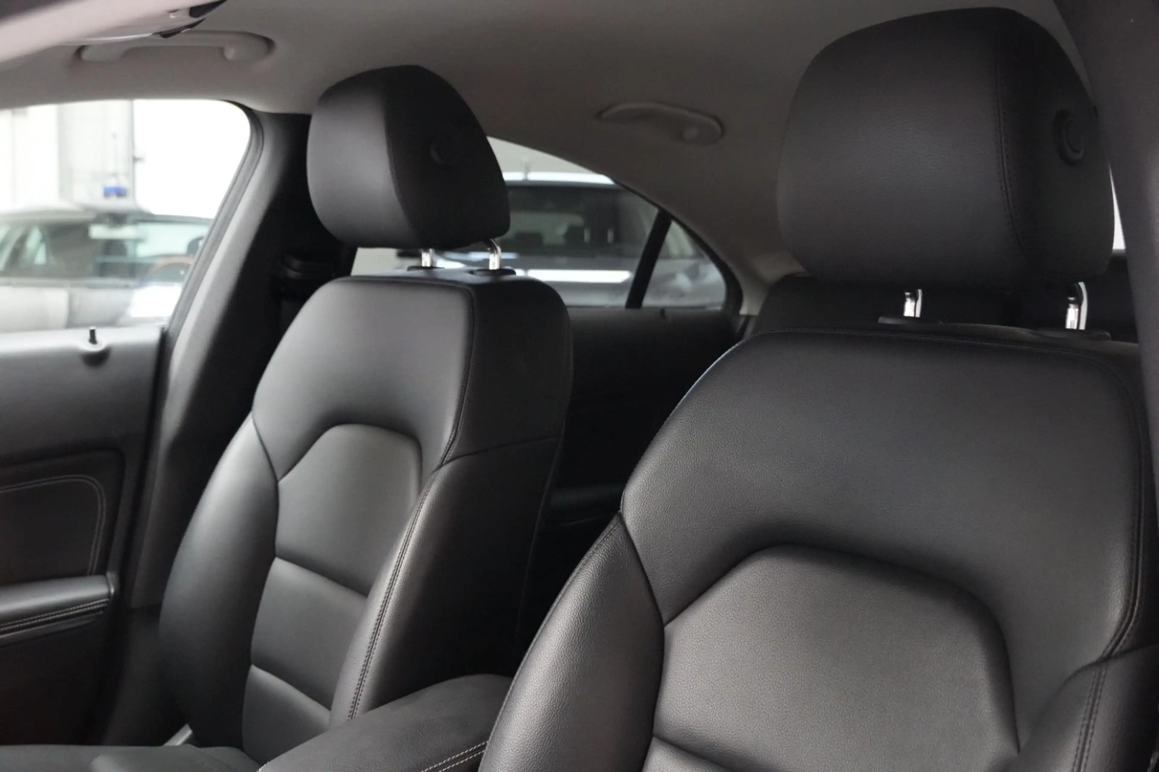 Mercedes-Benz CLA 200 *Bi-Xenon*R-Kam*12 Fach bereift* — photo 13