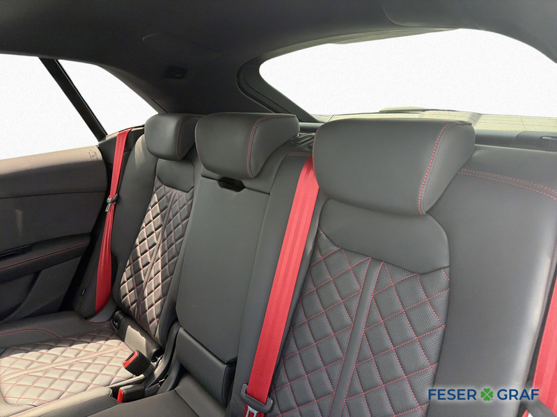 Audi Q8 SUV — photo 13