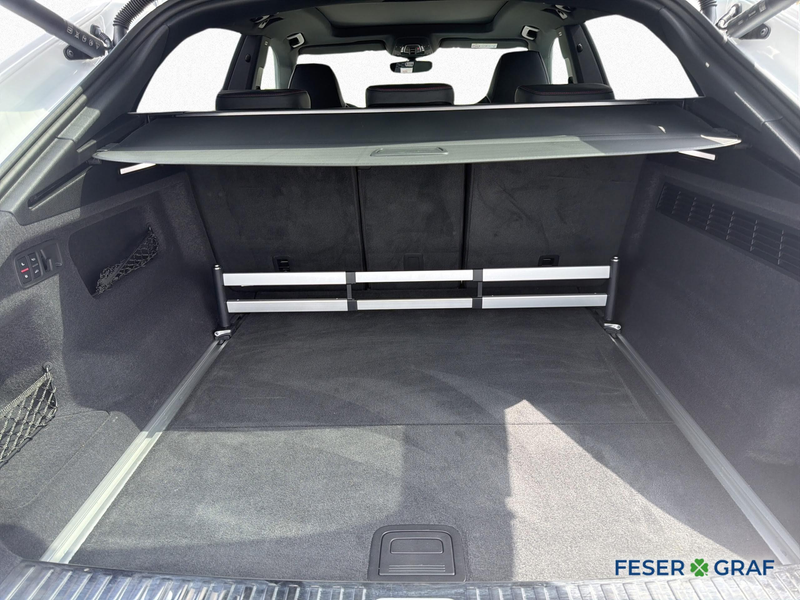 Audi Q8 SUV — photo 7