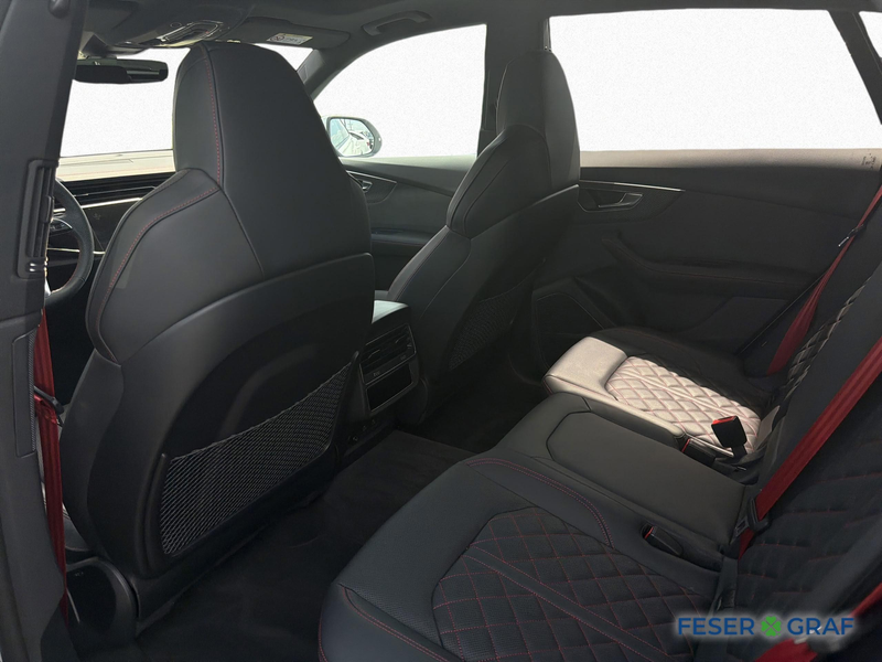 Audi Q8 SUV — photo 11