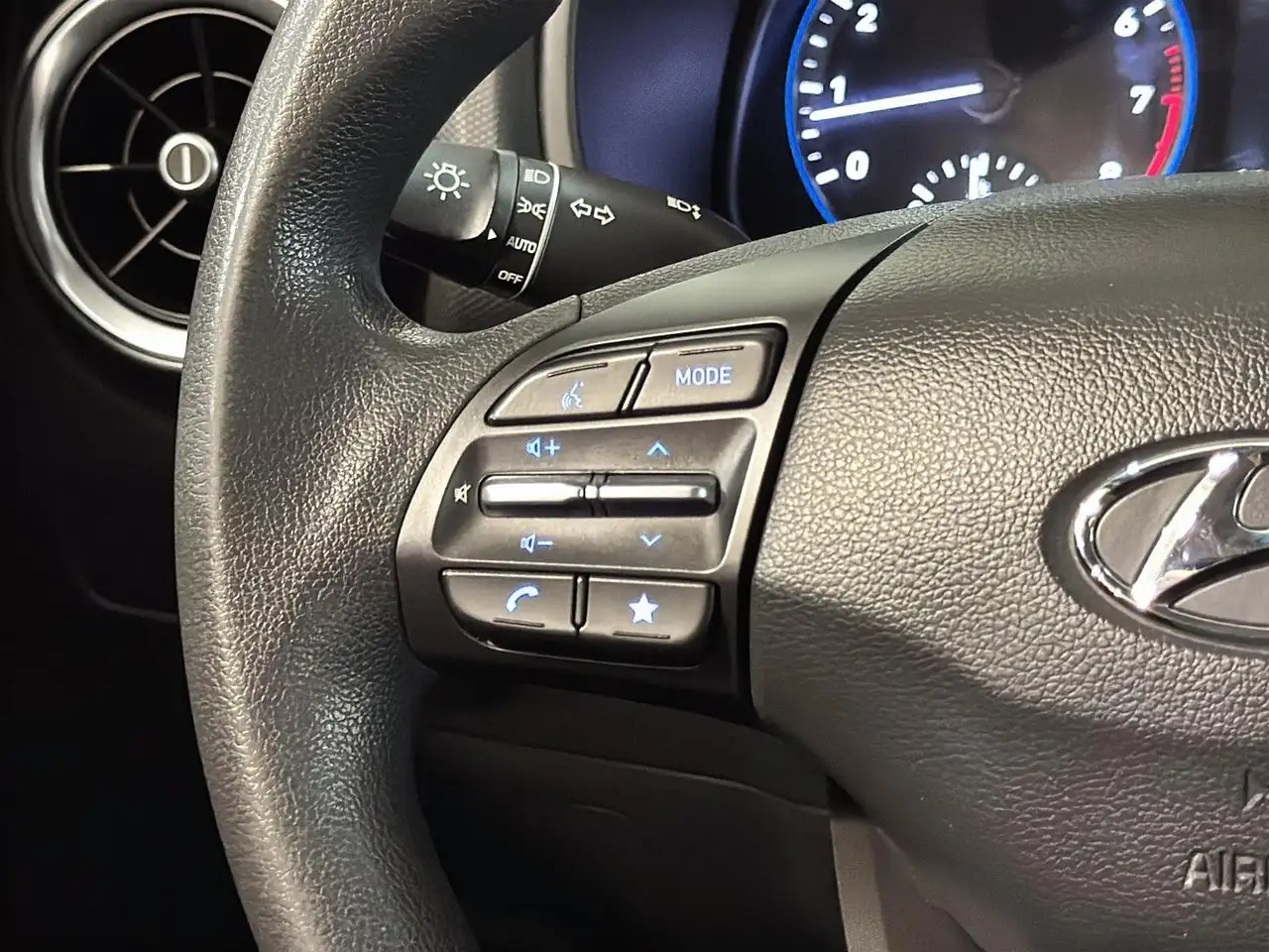 Hyundai KONA снимка Hyundai KONA