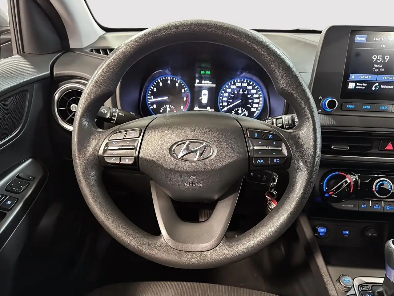 Hyundai KONA снимка Hyundai KONA