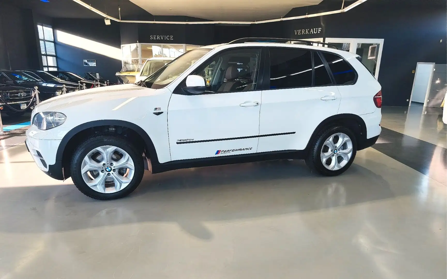 BMW X5 xDrive30d HeadUp PANO Soft-Close HiFi  360° Weiß - 2