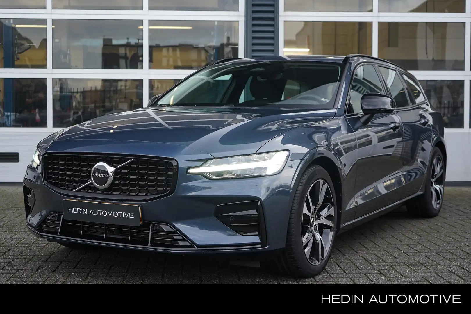 Volvo V60 2.0 B3 Plus Dark | Stoel & Stuurverwarming | Parke Blau - 1