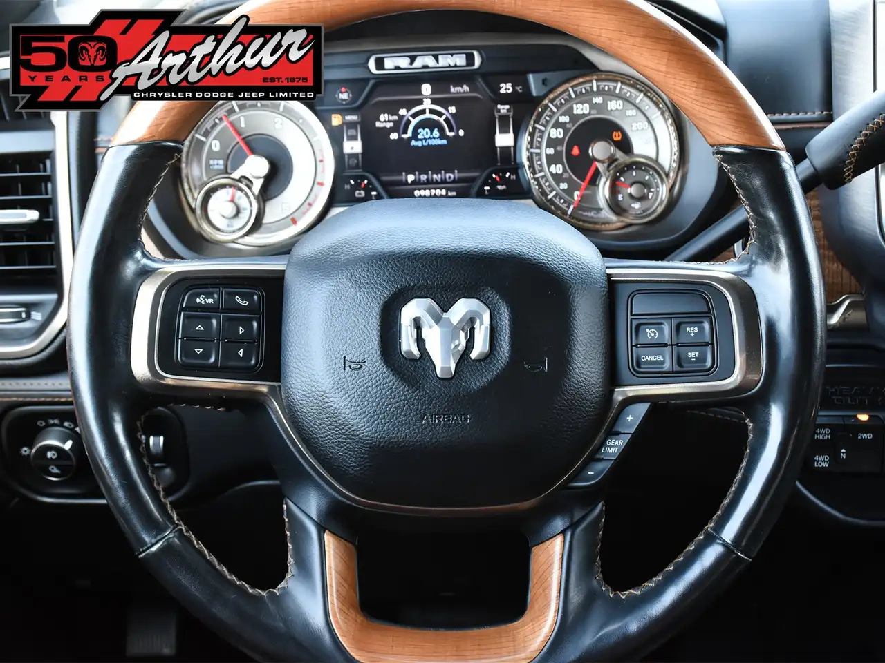 RAM 2500 снимка RAM 2500