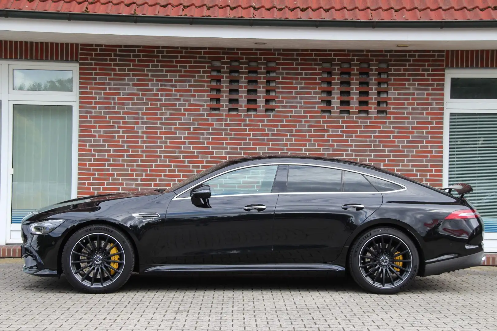 Mercedes-Benz AMG GT 4-trg. 53 4Matic+BURMESTER*DISTRONIC*SOFT Schwarz - 2