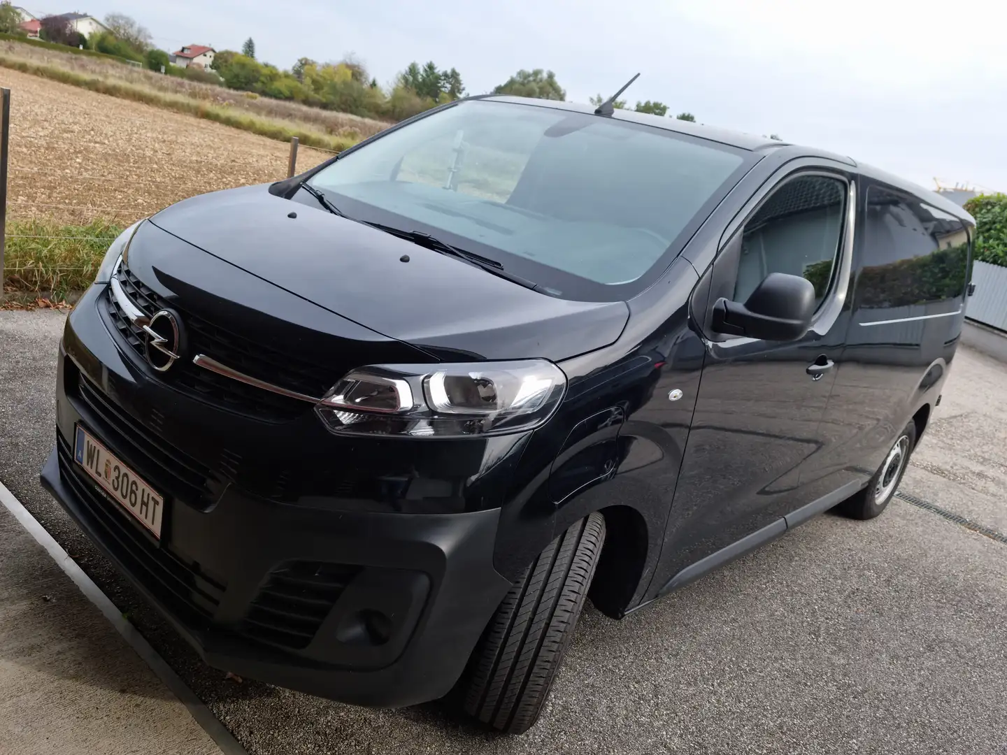 Opel Vivaro-e Fekete - 1