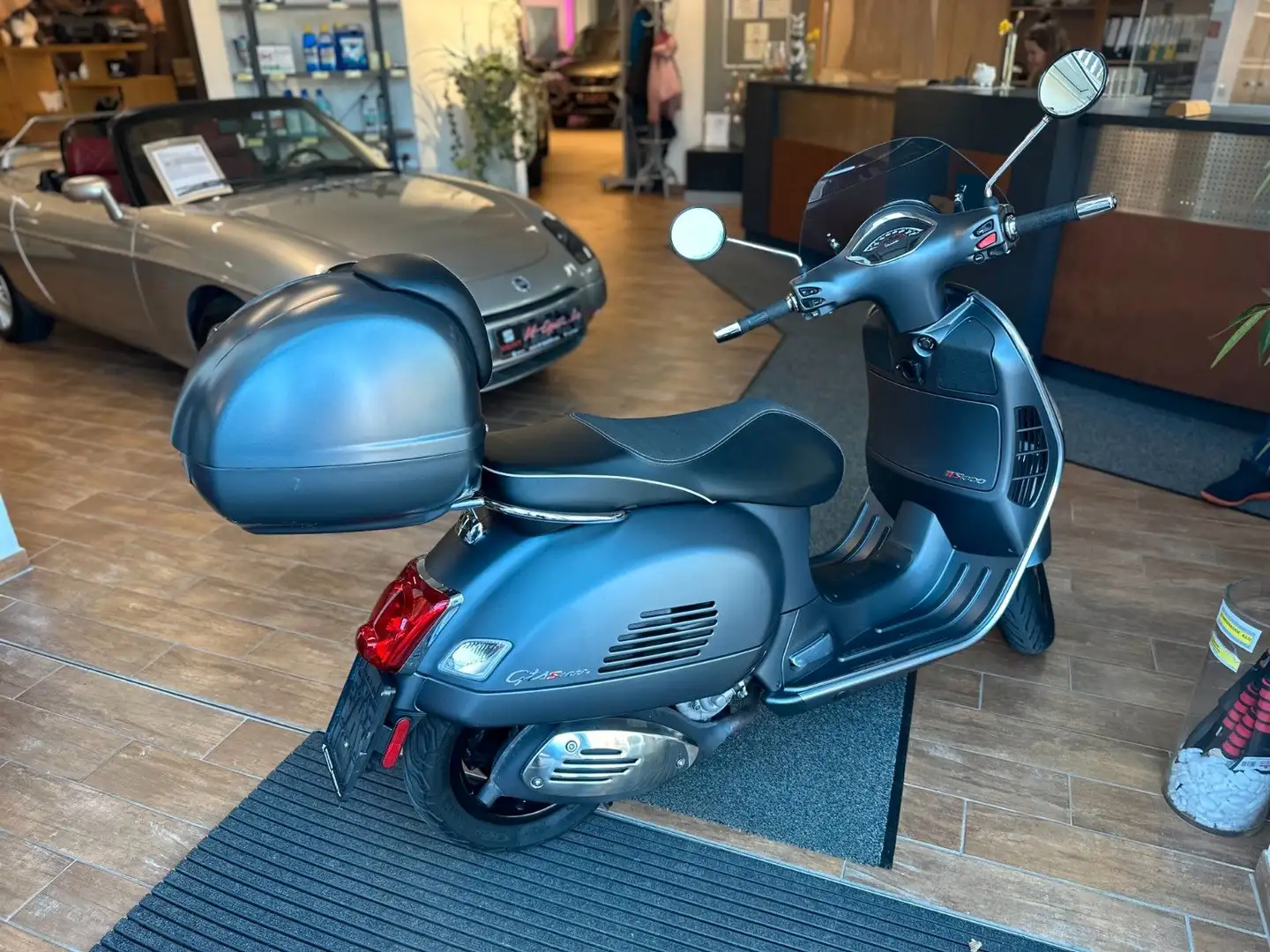 Vespa GTS 300 Supersport Gris - 2