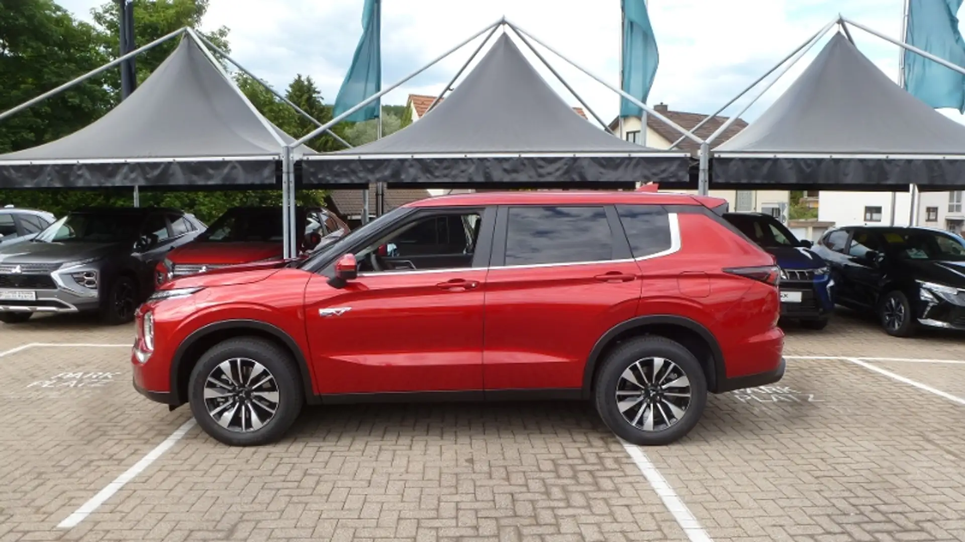 Mitsubishi Outlander 2.4L PHEV PLUS Rot - 2