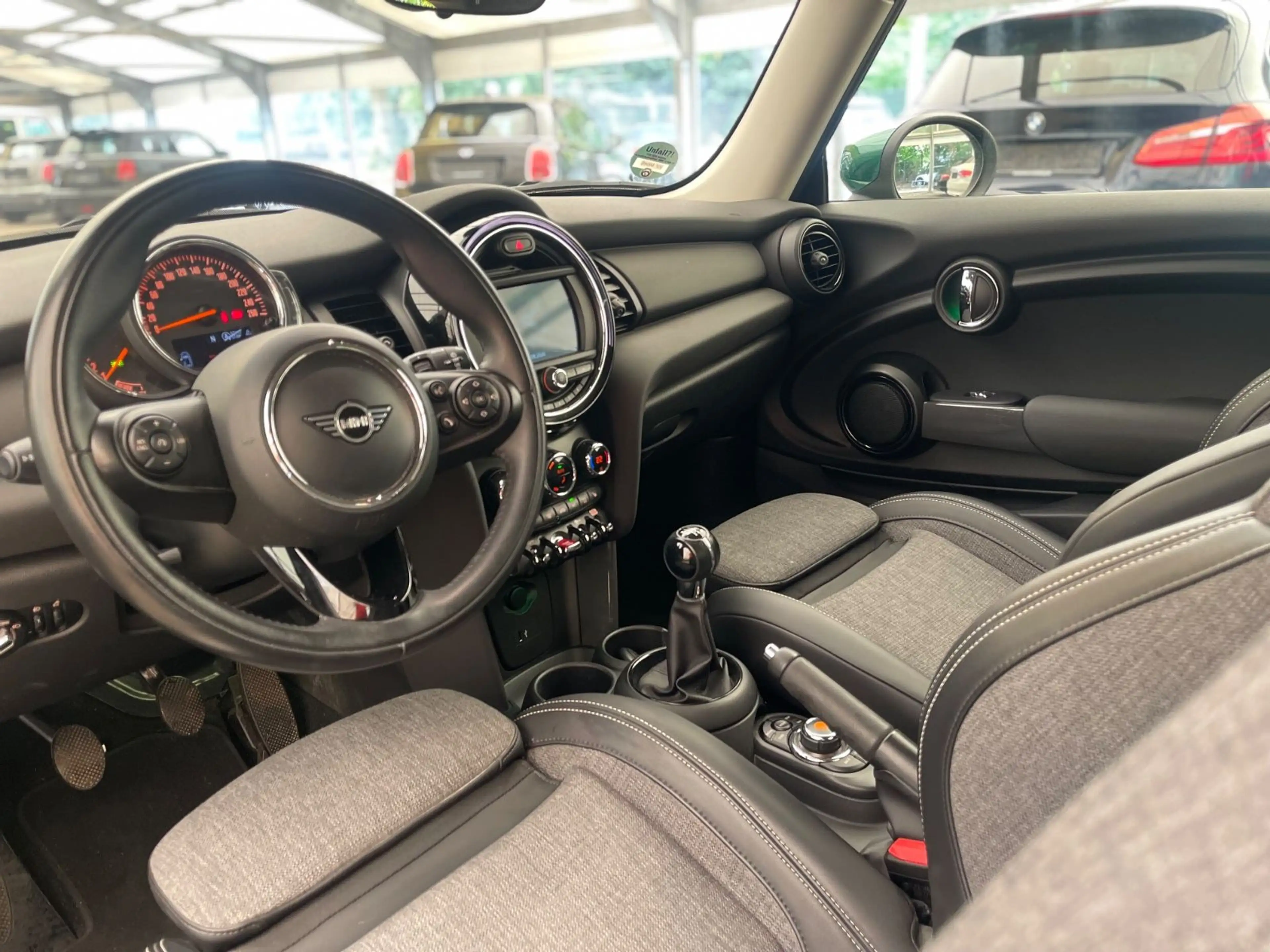 MINI One One/Navi/LED/Apple CarPlay/Sportsitze/PDC — photo 10