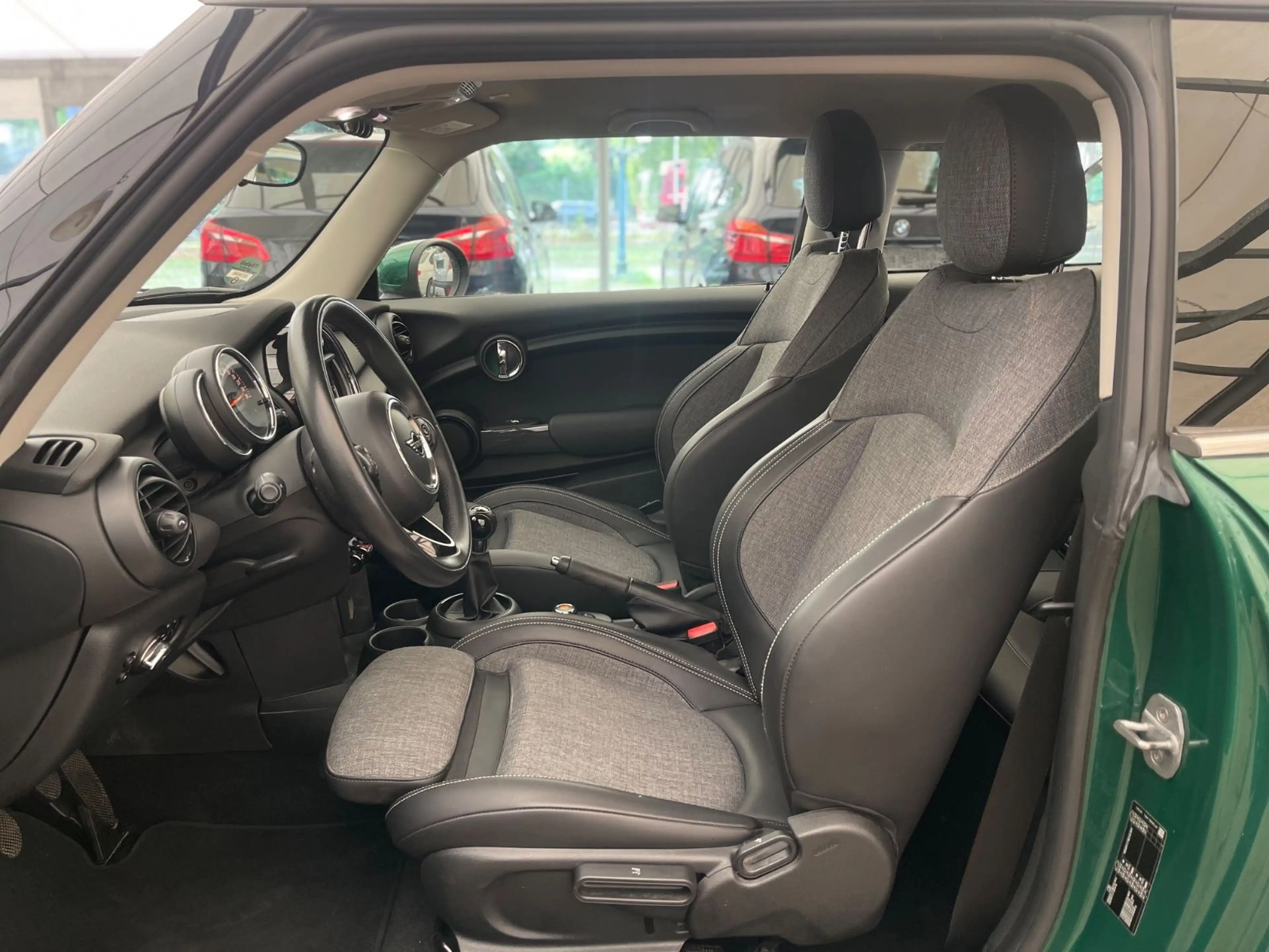 MINI One One/Navi/LED/Apple CarPlay/Sportsitze/PDC — photo 11