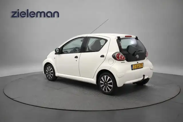 Toyota Aygo view 3