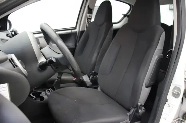 Toyota Aygo view 9