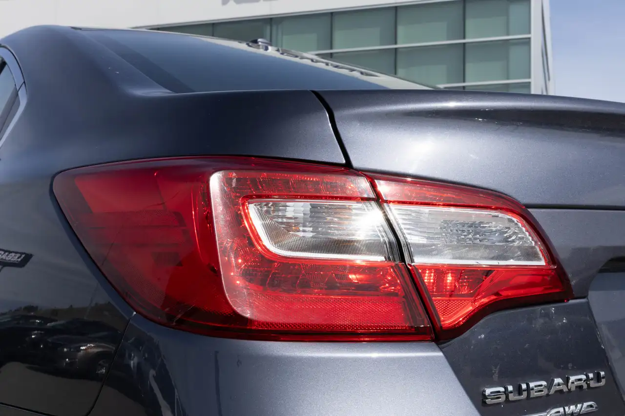 Subaru Legacy снимка Subaru Legacy