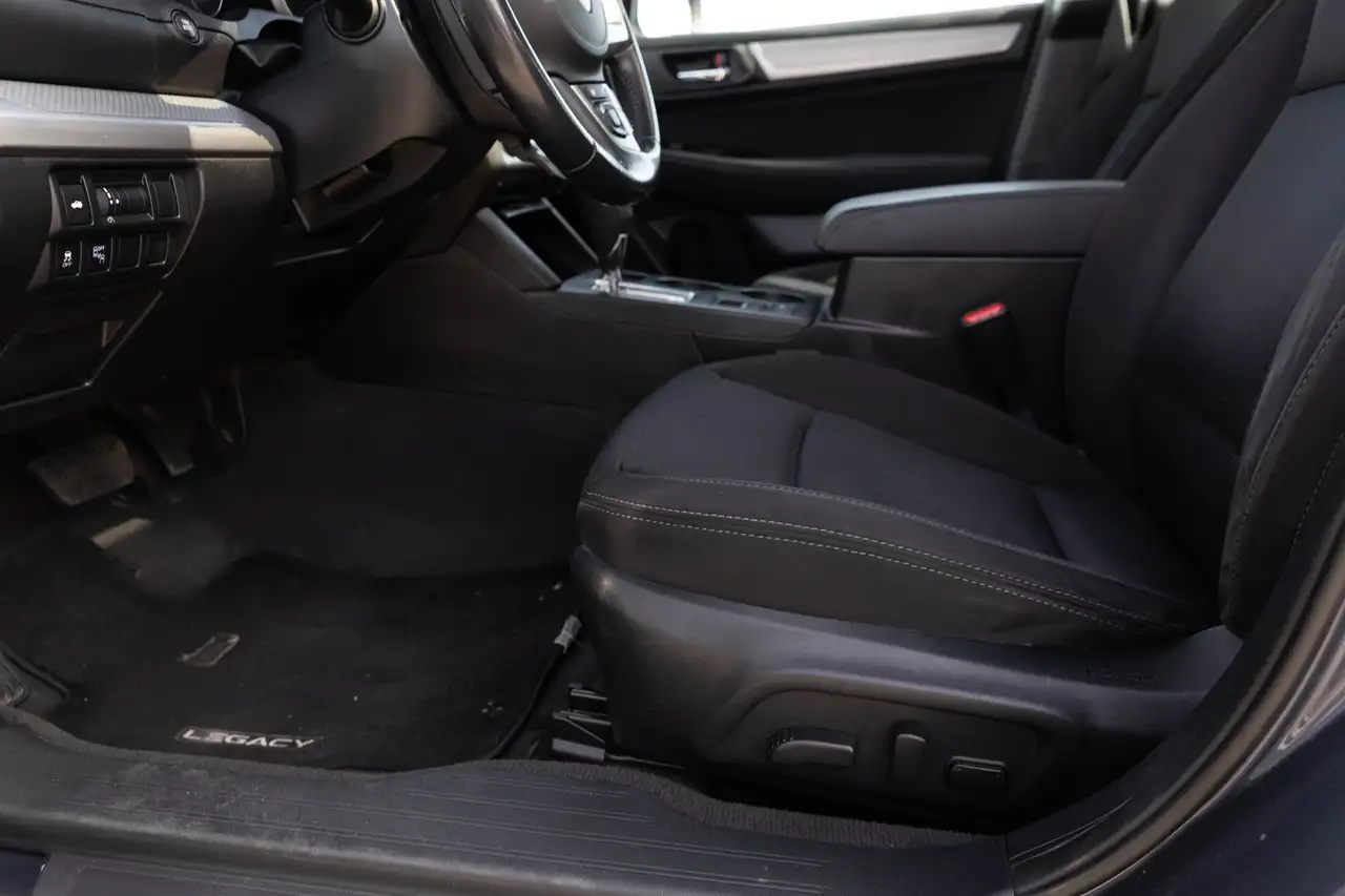 Subaru Legacy снимка Subaru Legacy