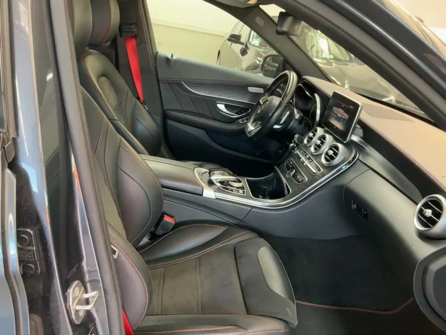 Mercedes-Benz C 450 AMG 4Matic T 7G-TRONIC UnFaLL Šedá - 2