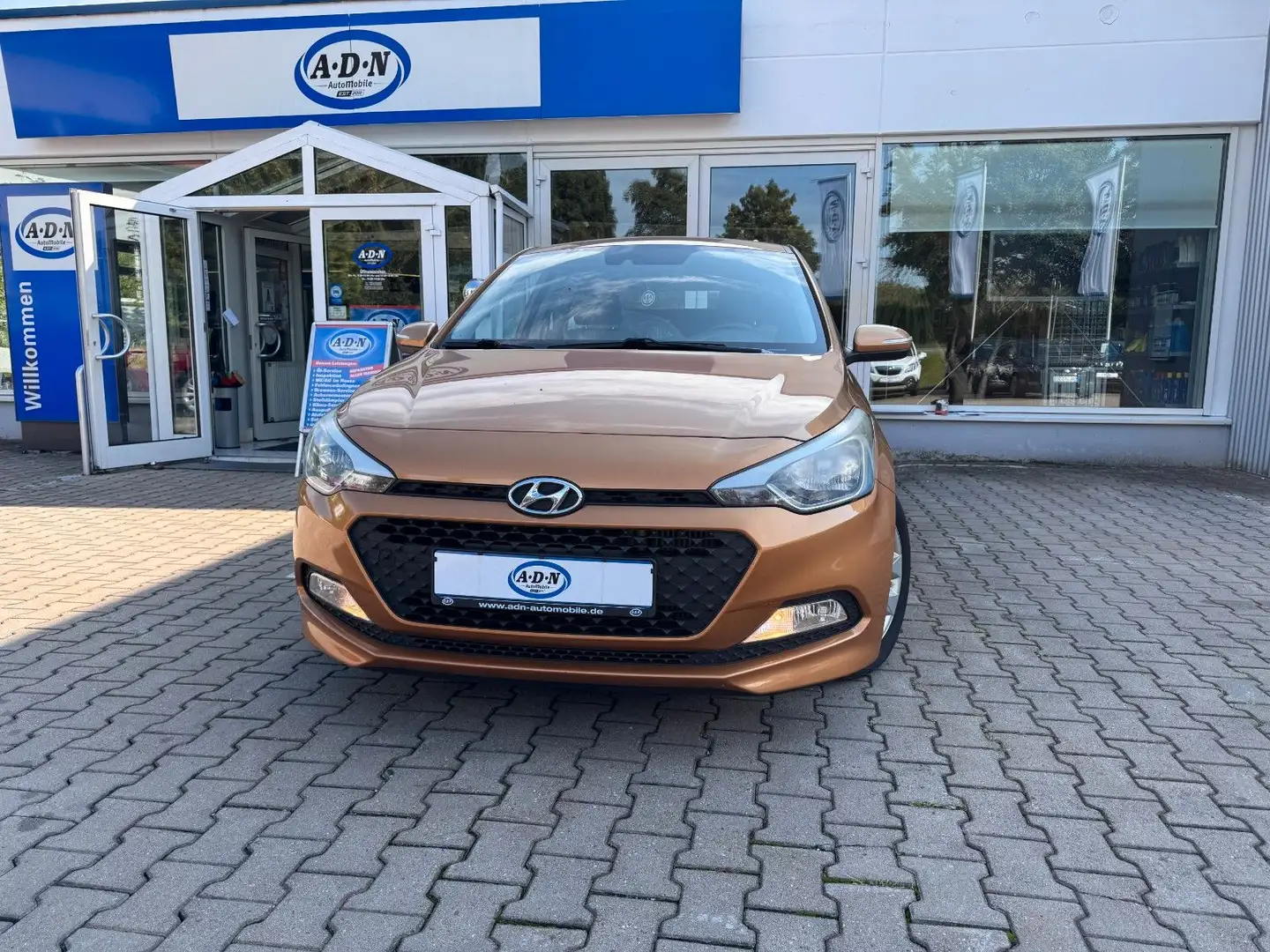 Hyundai i20 1.1 CRDi *Klima*Winter-Paket*8fach* - 1