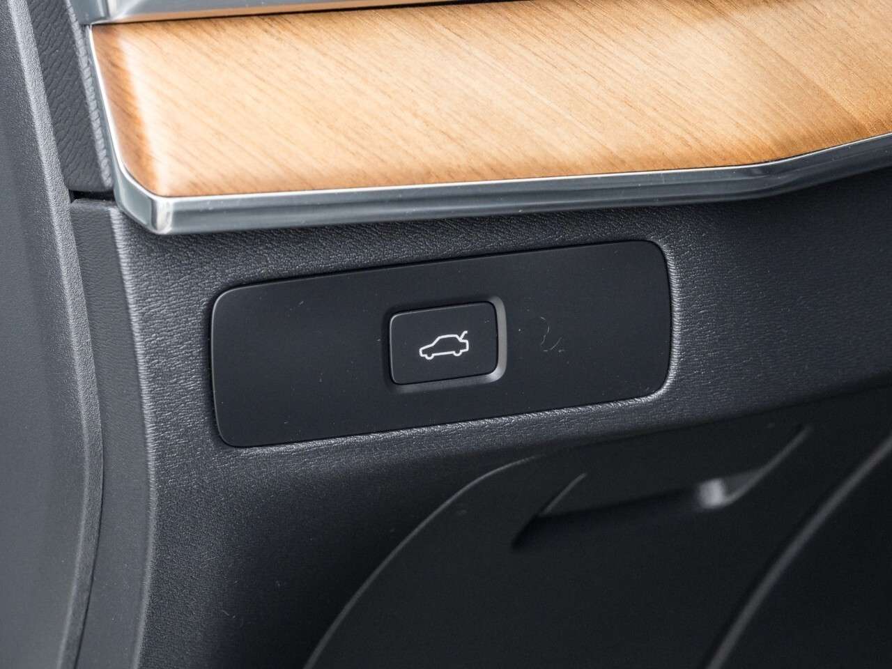 2023 Volvo XC90 B6 AWD Plus Dark Theme 7-Seater thumb 24