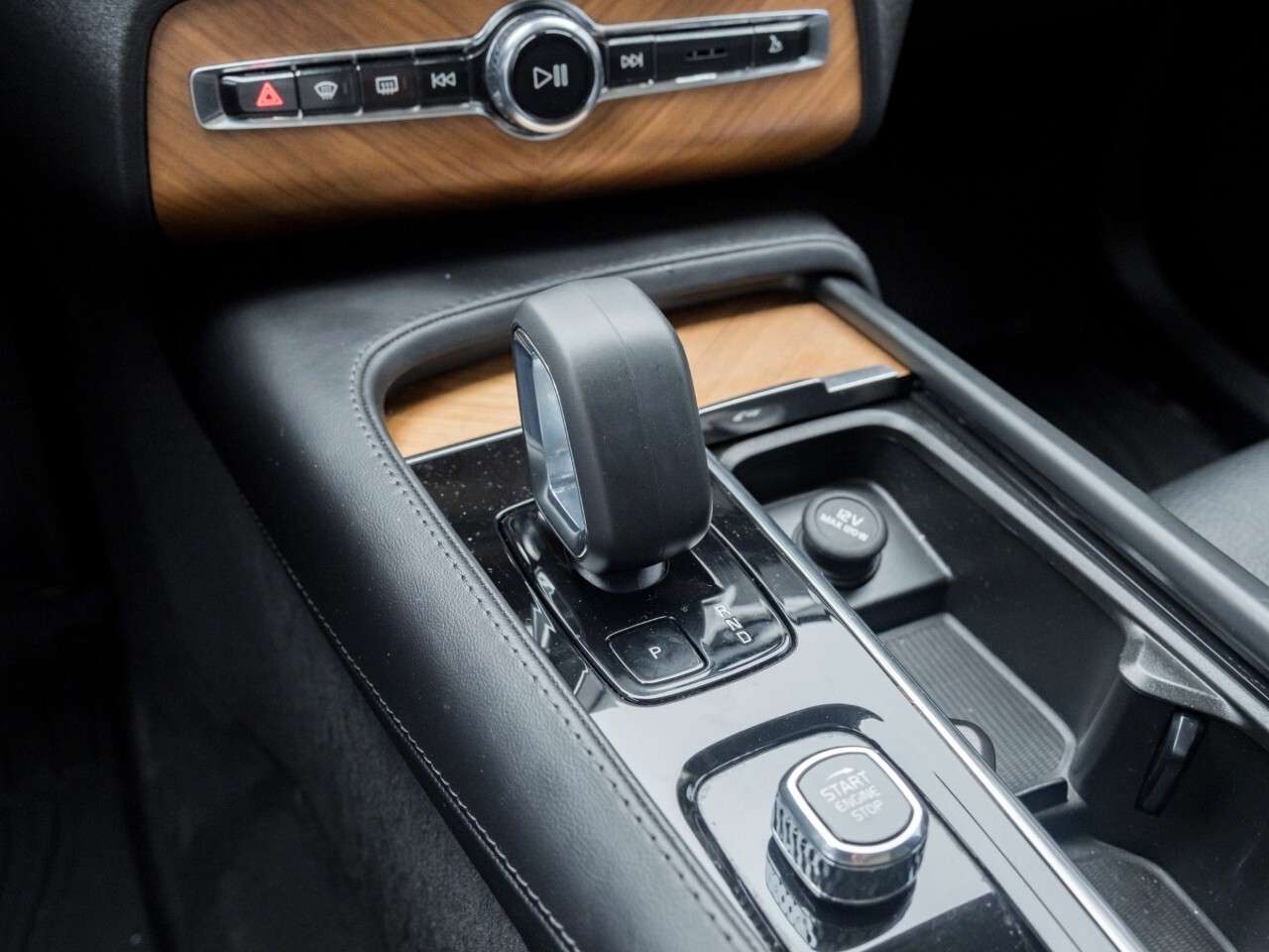 2023 Volvo XC90 B6 AWD Plus Dark Theme 7-Seater thumb 25