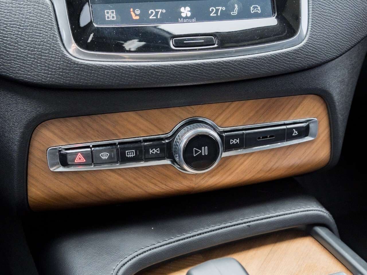 2023 Volvo XC90 B6 AWD Plus Dark Theme 7-Seater thumb 28