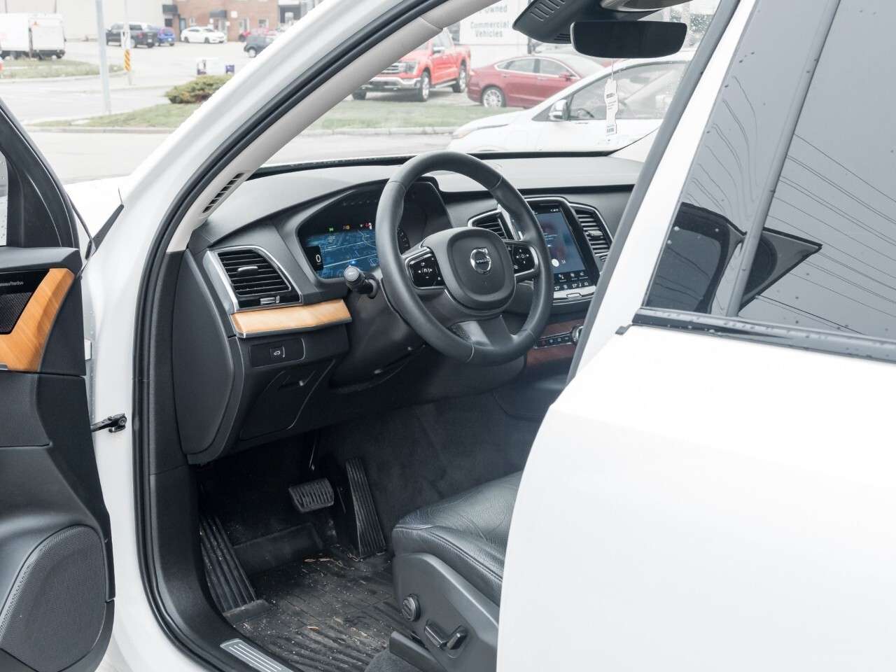 2023 Volvo XC90 B6 AWD Plus Dark Theme 7-Seater thumb 11
