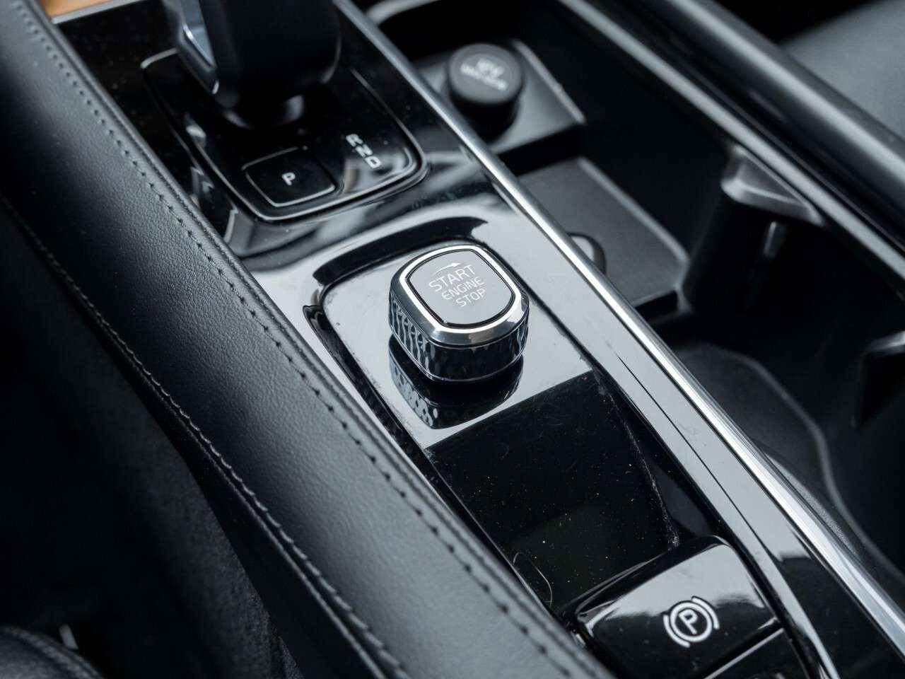 2023 Volvo XC90 B6 AWD Plus Dark Theme 7-Seater thumb 26