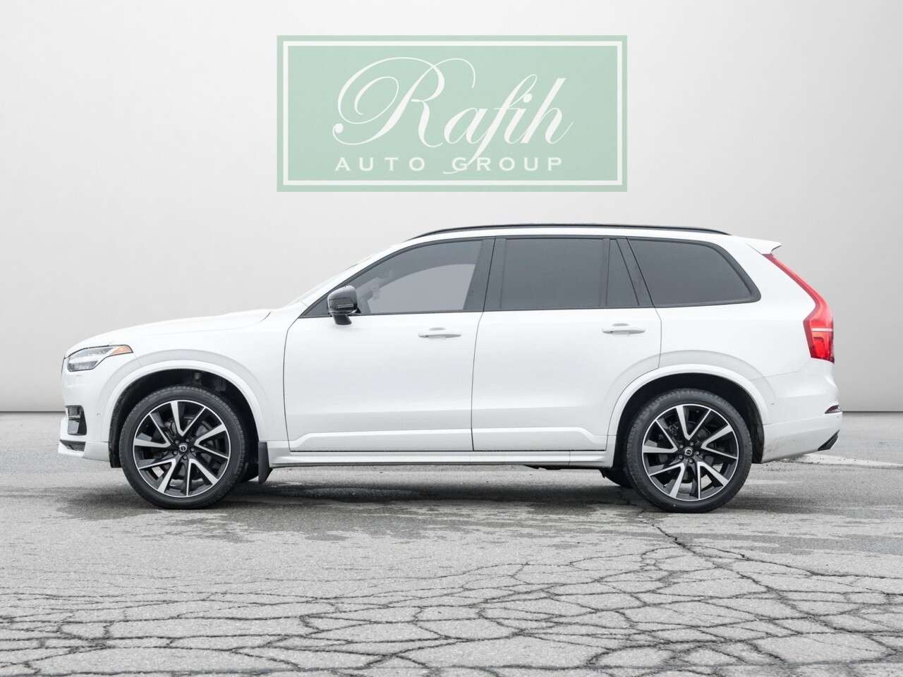 2023 Volvo XC90 B6 AWD Plus Dark Theme 7-Seater alt 5