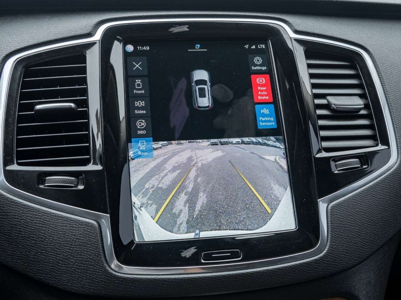 2023 Volvo XC90 B6 AWD Plus Dark Theme 7-Seater thumb 18