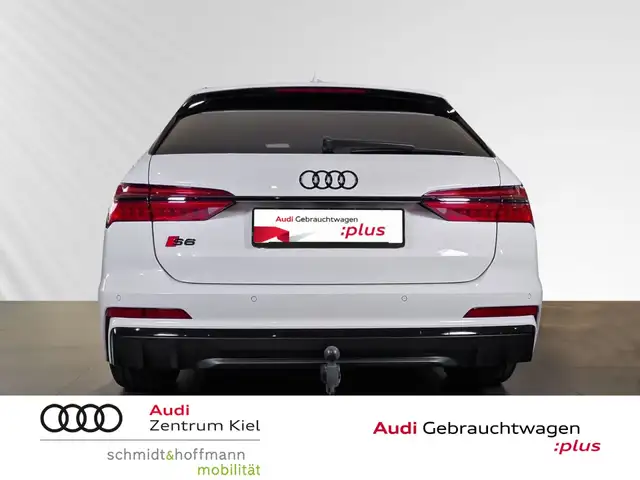 Audi S6 Avant view 5